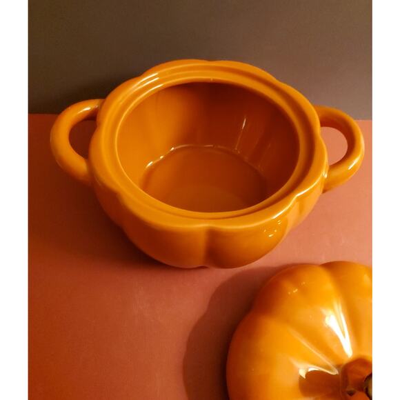 Crofton Pumpkin Casserole Dish with Lid - Picture 3 of 4